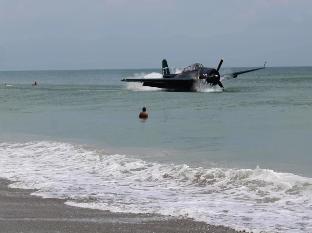 Awaryjne lądowanie TBM Avenger na Florydzie