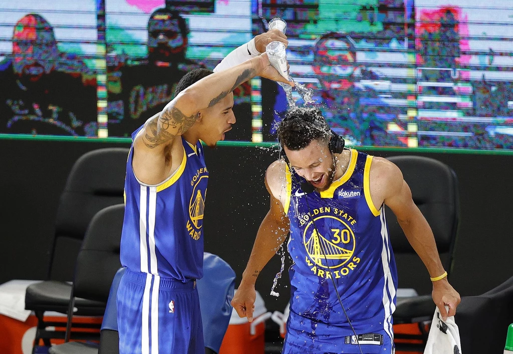 Juan Toscano-Anderson i Stephen Curry Juan Toscano-Anderson i Stephen Curry