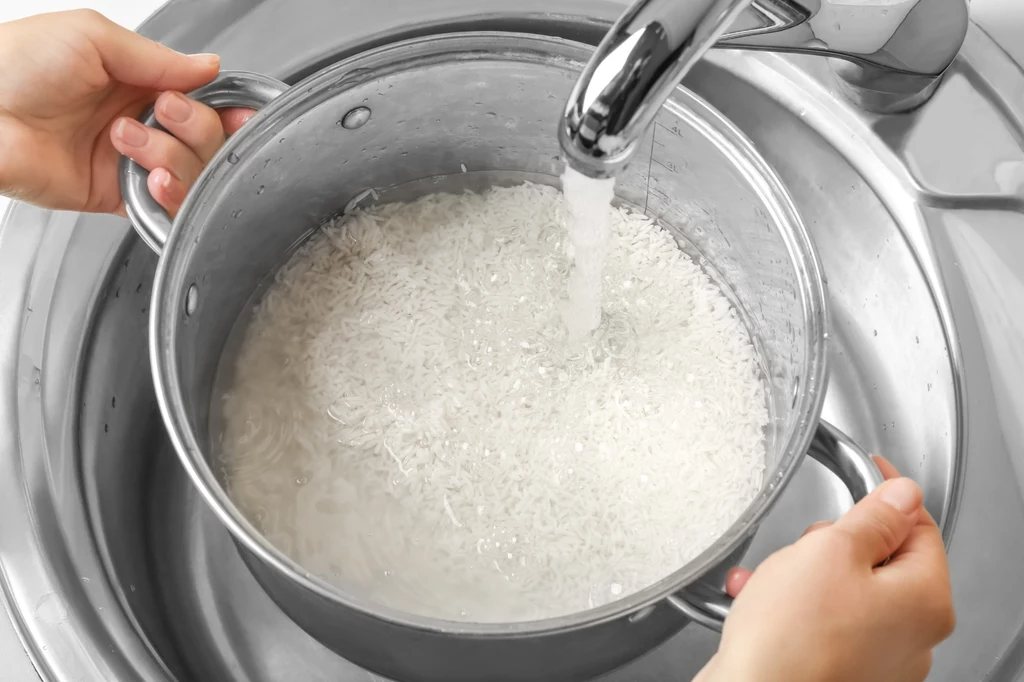 Nigdy nie wylewaj do zlewu wody po gotowaniu ryżu!