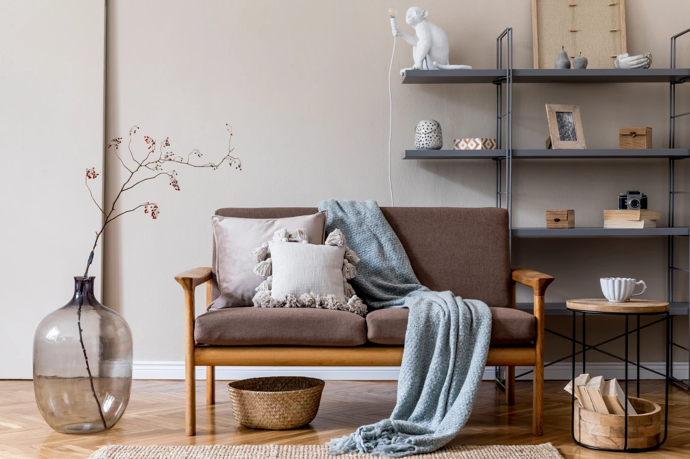 W urządzaniu wnętrza w kolorze japandi skupiamy się na trzech wiodących kolorach W urządzaniu wnętrza w kolorze japandi skupiamy się na trzech wiodących kolorach