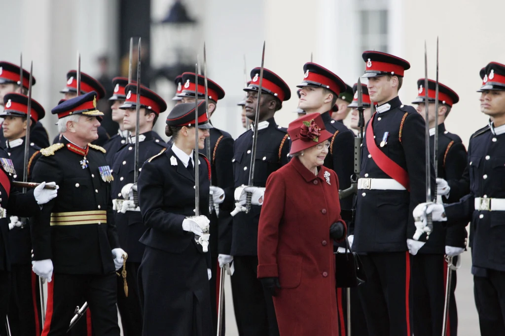 Królowa Elżbieta II z księciem Williamem Królowa Elżbieta II z księciem Williamem