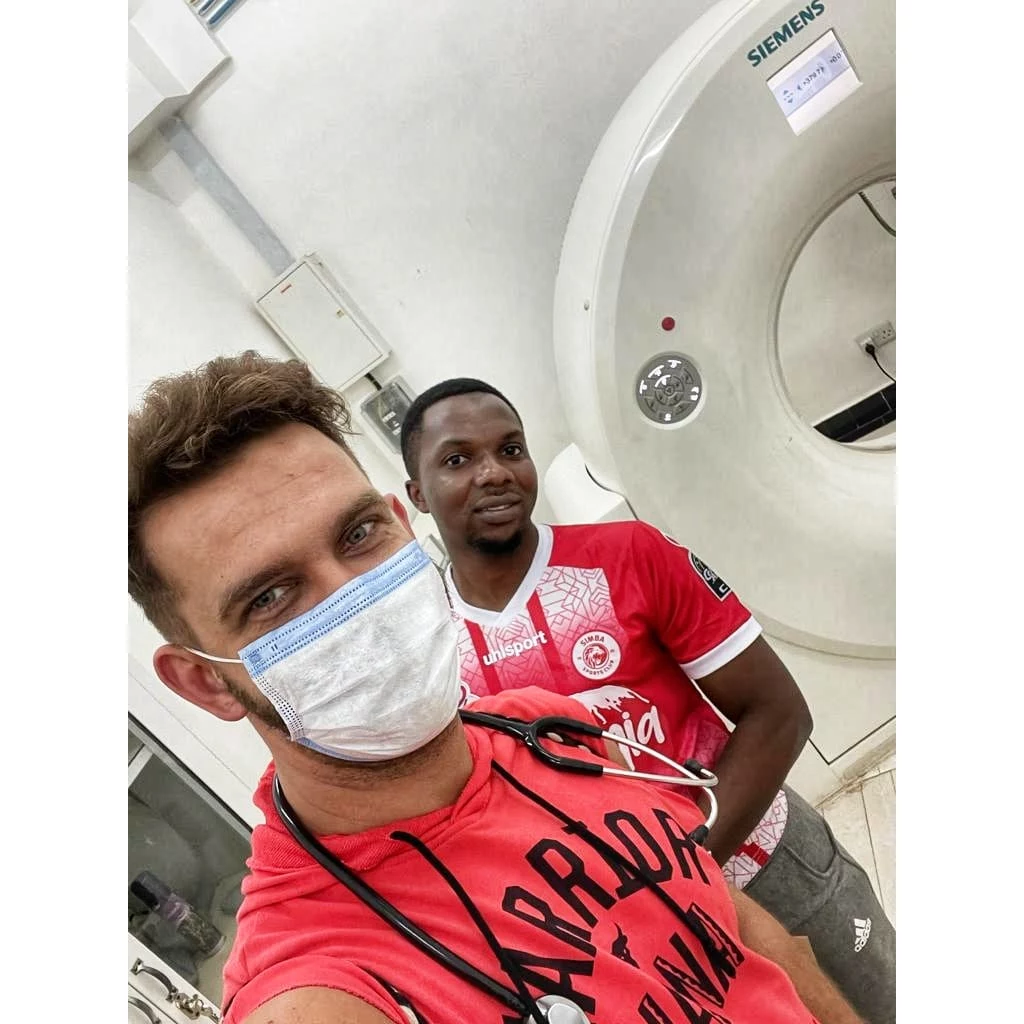Doktor Łukasz Durajski w szpitalu na Zanzibarze Doktor Łukasz Durajski w szpitalu na Zanzibarze