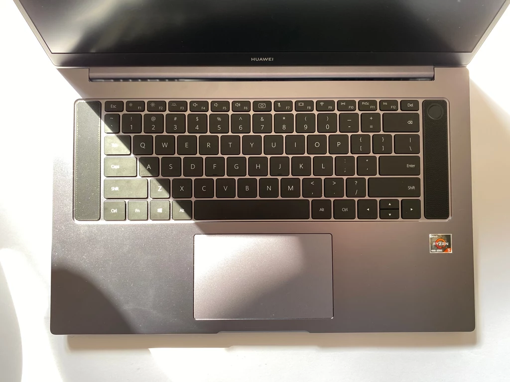 Huawei MateBook D16