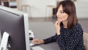 Dla 77 proc. badanych hybrydowy model pracy to najlepsze rozwiązanie