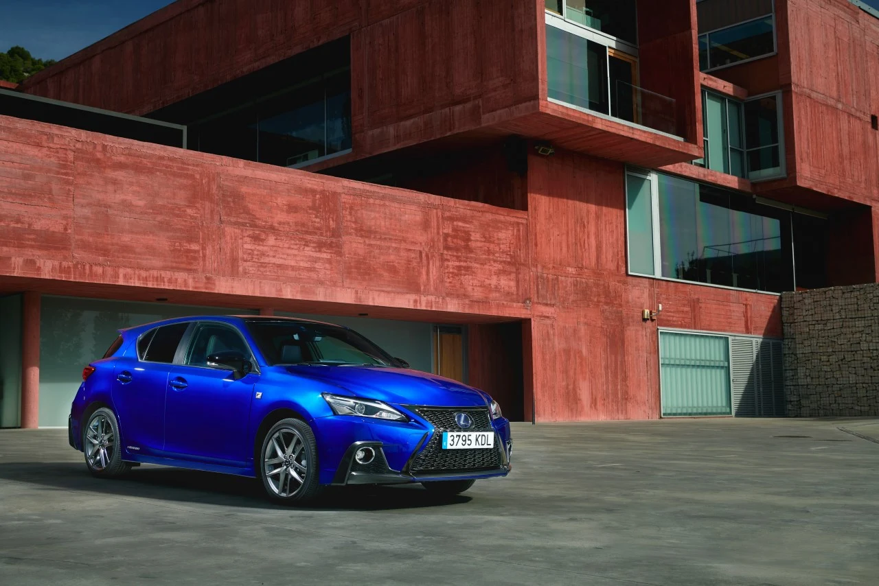 Lexusy F... 