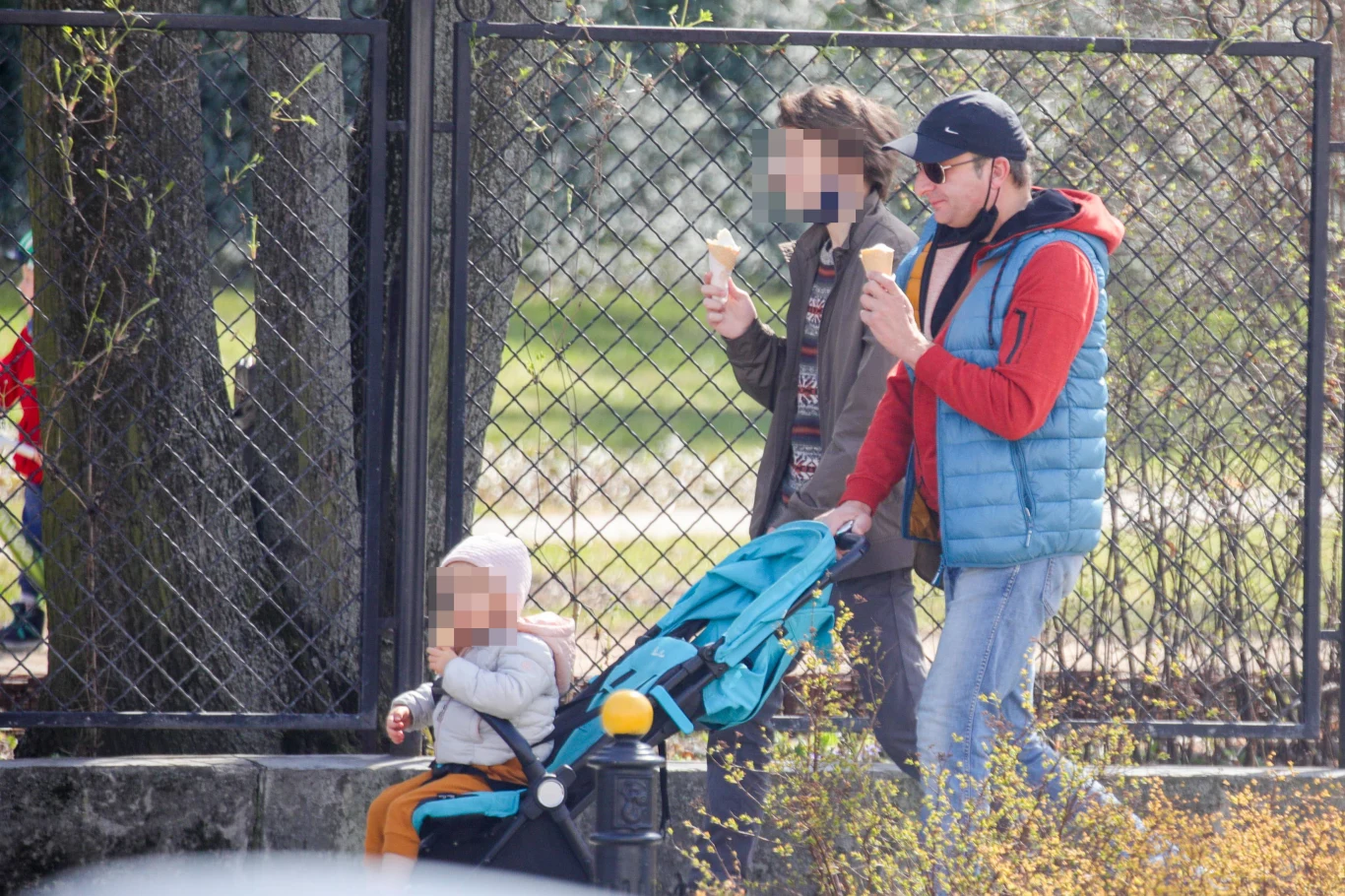 Robert Górski z dziećmi 