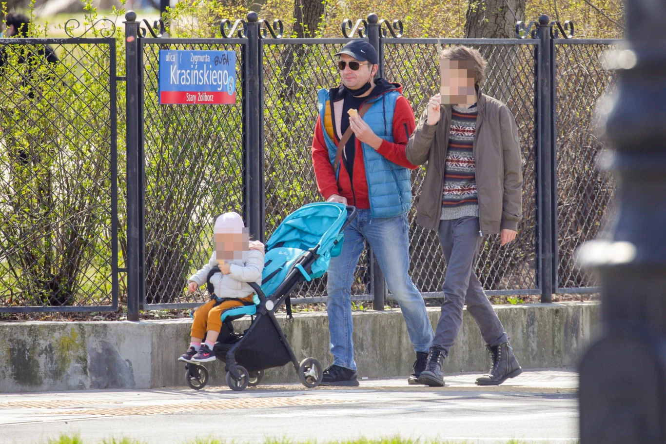 Robert Górski z dziećmi 