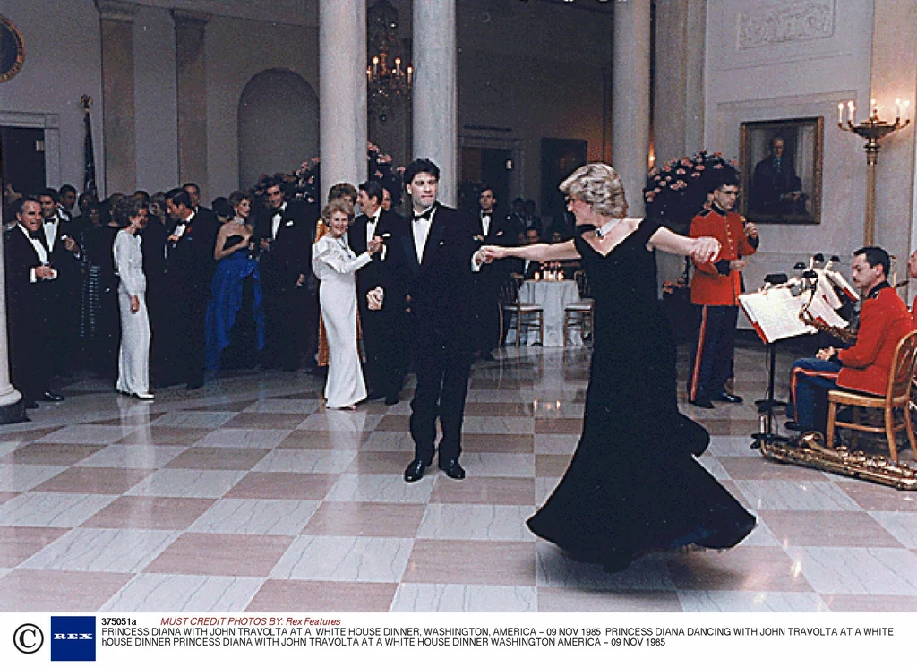 John Travolta porwał Dianę do tańca - to zdjęcie obiegło cały świat