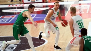 Łukasz Koszarek (z piłką)