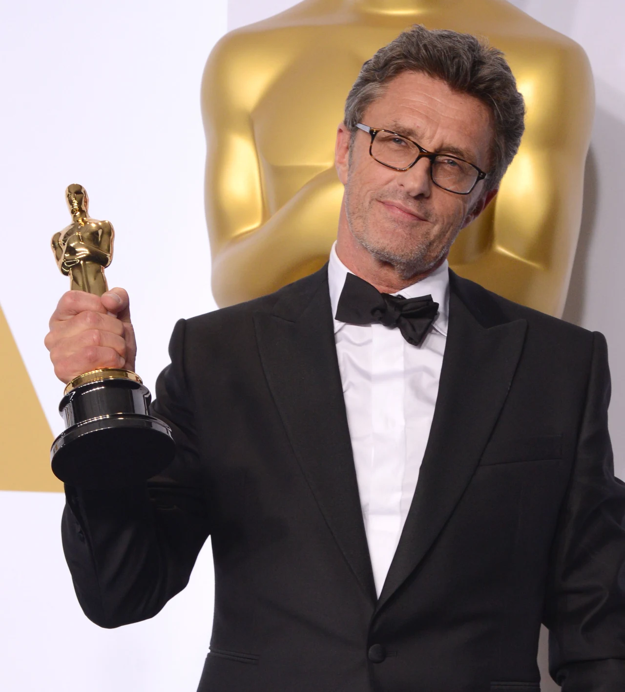 Paweł Pawlikowski - w plecaku

Paweł Pawlikowski w rozmowie z Agatą Kuleszą opowiedział historię o tym, gdzie przez jakiś czas przechowywał swoją statuetkę, którą dostał za film "Ida" w 2015 roku. "Niedawno byłem u mojej cioci na obiedzie. No i to takie śmieszne, bo ta moja ciocia jest niewidoma. Chciałem jej pokazać Oscara, więc wziąłem go do plecaka, i ona tak go dotykała, tak się jej podobał…" - czytamy w artykule o Pawle Pawlikowskim w serwisie onet.pl.
(PAP Life)