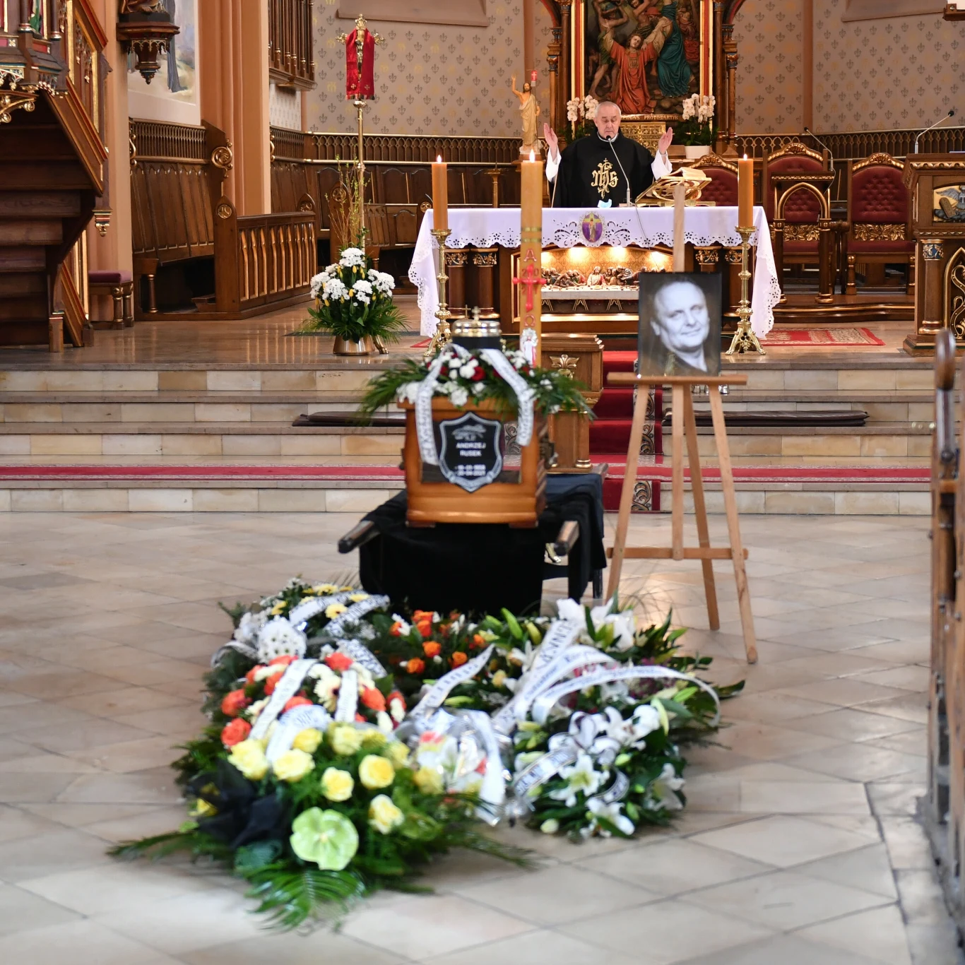 Przyczyną śmierci Andrzeja Ruska były komplikacje związane z zachorowaniem na koronawirusa.