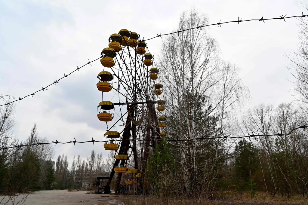 Opuszczony park rozrywki i słynny diabelski młyn w znajdującej się nieopodal Czarnobyla Prypeci. 