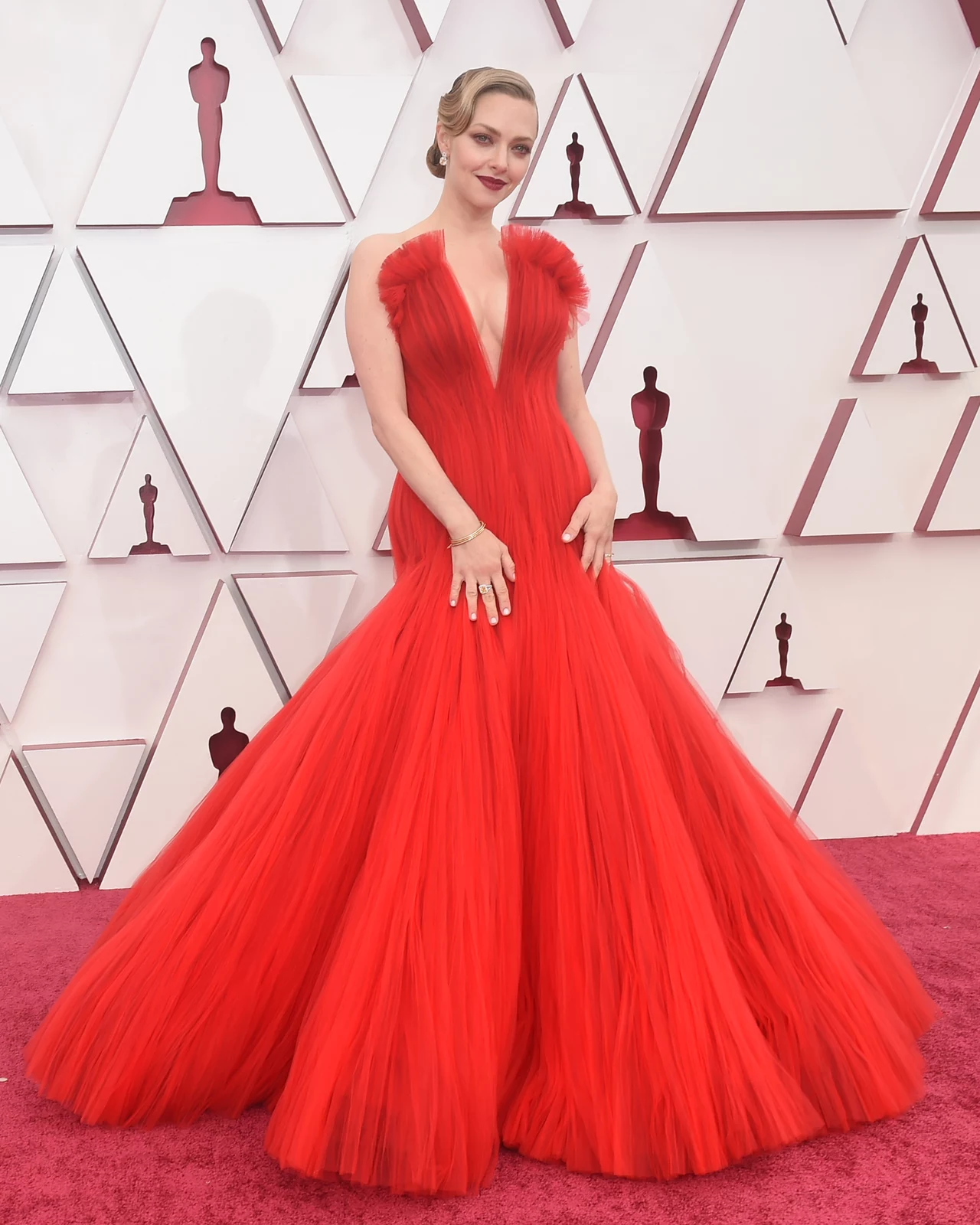Amanda Seyfried w Armani Prive to kwintesencja oscarowej elegancji Amanda Seyfried w Armani Prive to kwintesencja oscarowej elegancji