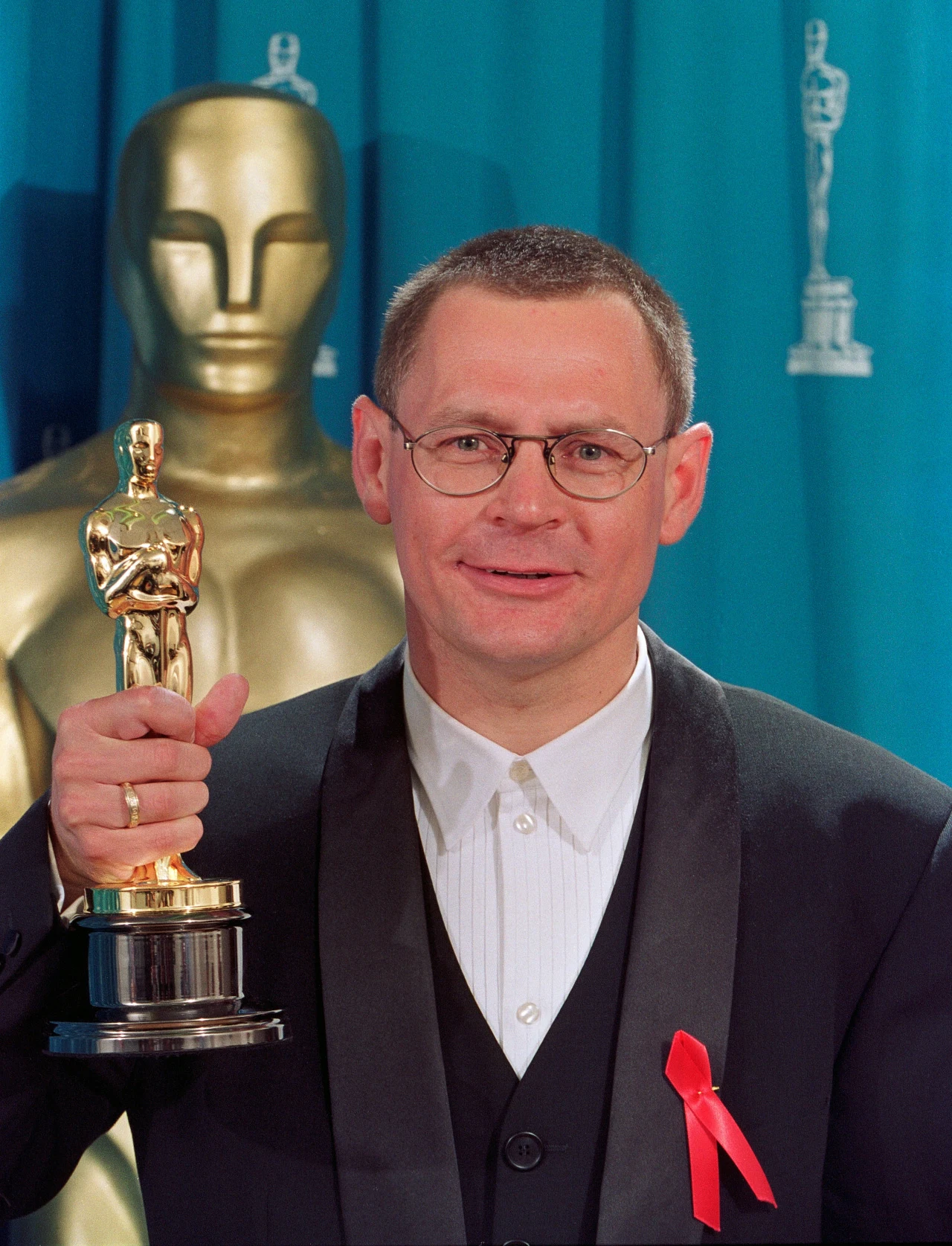 Janusz Kamiński otrzymał Oscara za zdjęcia do filmu „Lista Schidnlera” w 1994 roku. Pięć lat później wręczono mu również statuetkę za zdjęcia do filmu "Szeregowiec Ryan".