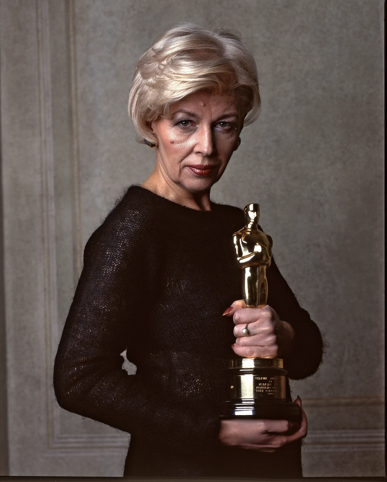 Ewa Braun otrzymała Oscara za scenografię i dekorację wnętrz do filmu „Lista Schindlera” w 1994 roku.