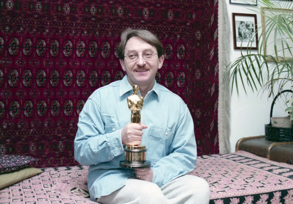 Allan Starski, podobnie jak Ewa Braun, został nagrodzony Oscarem za scenografię i dekorację wnętrz do filmu „Lista Schindlera” w 1994 roku.