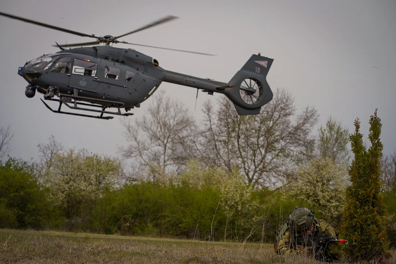 Operacje specjalne na rzece wspierały śmigłowce Airbus H145M. Niedługo dołączą do nich H225M Caracal Operacje specjalne na rzece wspierały śmigłowce Airbus H145M. Niedługo dołączą do nich H225M Caracal