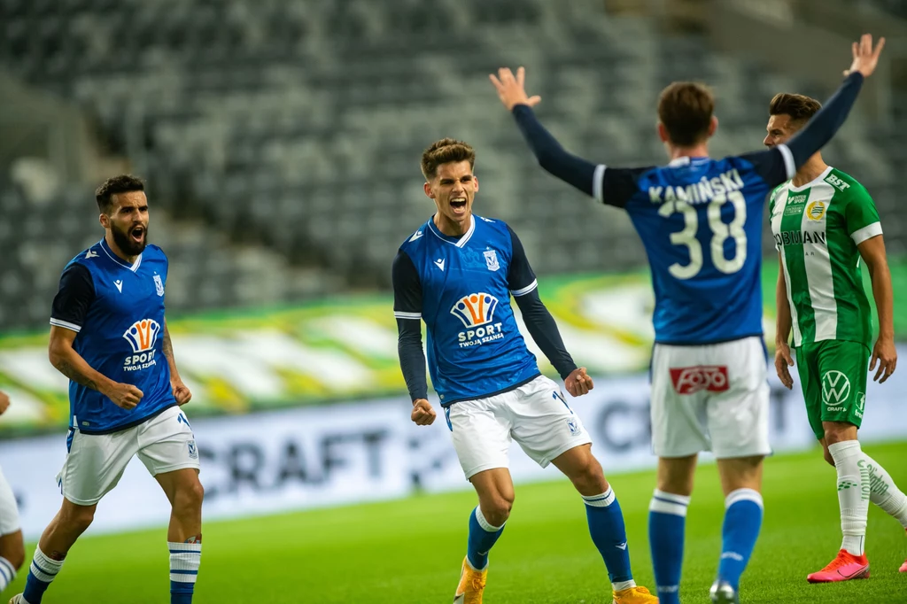 Filip Marchwiński (w środku) cieszy się z gola w meczu Hammarby - Lech Poznań w eliminacjach Ligi Europejskiej. Obok Dani Ramirez i Jakub Kamiński Filip Marchwiński (w środku) cieszy się z gola w meczu Hammarby - Lech Poznań w eliminacjach Ligi Europejskiej. Obok Dani Ramirez i Jakub Kamiński