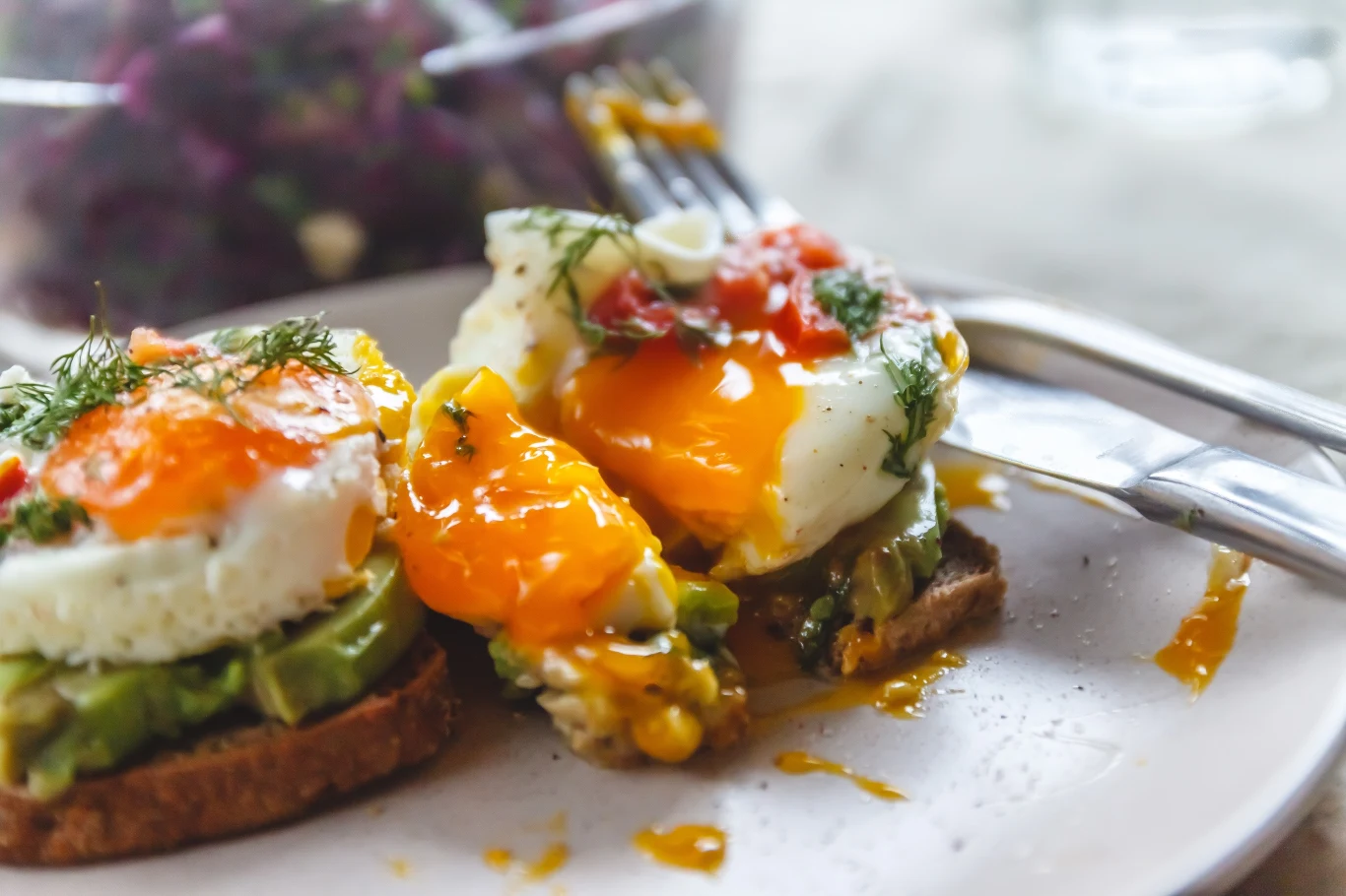 Z czym najlepiej jest jeść jajka na twardo? Z czym najlepiej jest jeść jajka na twardo?