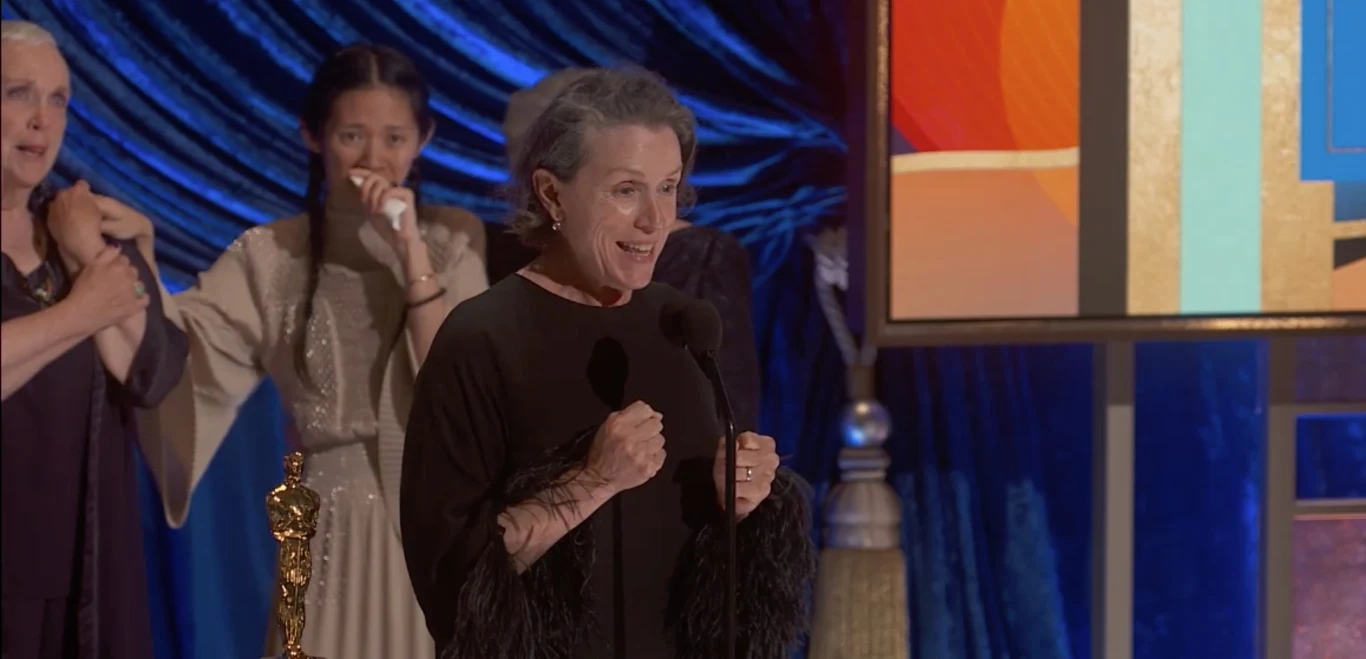 Frances McDormand z Oscarem za "Nomadland" Frances McDormand z Oscarem za "Nomadland"