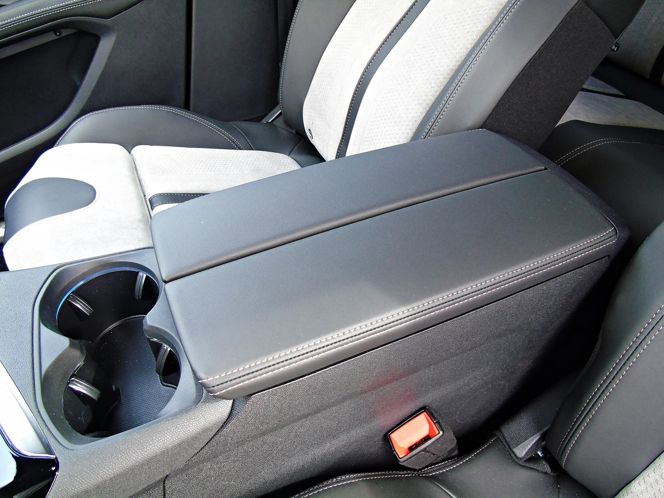 Peugeot 3008 GT Hybrid4 Peugeot 3008 GT Hybrid4
