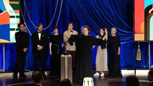 Twórcy "Nomadland" odbierają Oscara (Dan Janvey - drugi z lewej)