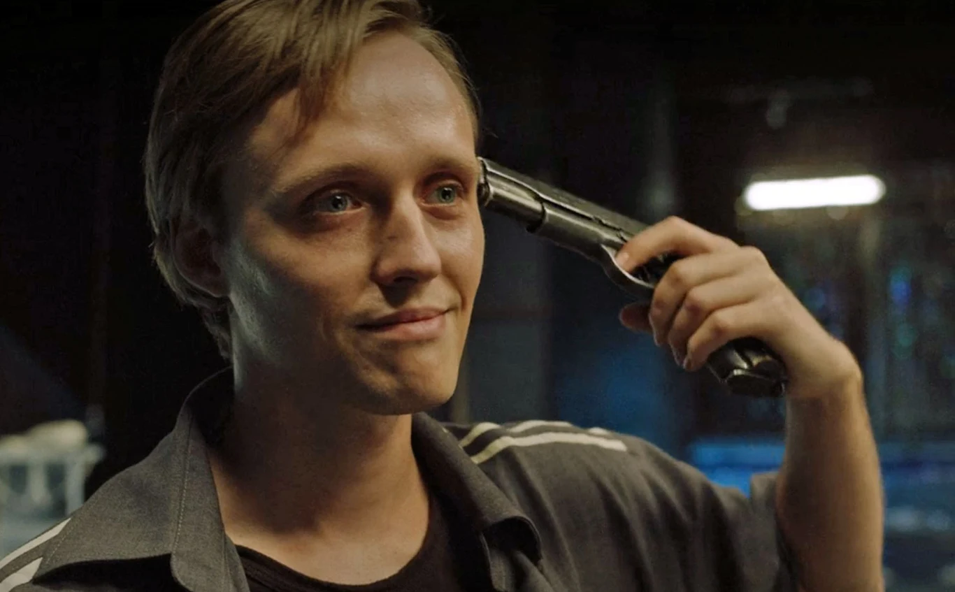 Bartosz Bielenia w scenie z filmu "Prime Time"