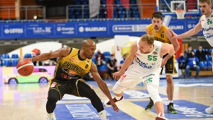 Obie drużyny spotkały się w półfinale Pucharu Polski. Tam górą był Zastal (białe stroje)