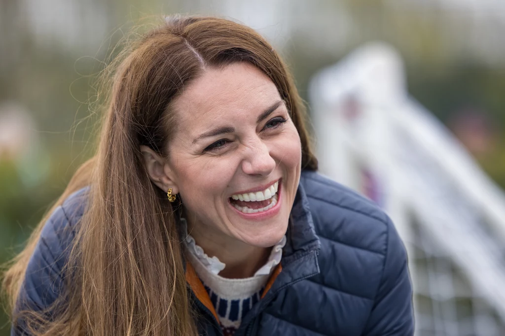 Kate dawno nie była widziana w tak dobrym humorze. Czyżby wydarzyło się coś jeszcze, o czym rodzina królewska nie chce mówić publicznie? Kate dawno nie była widziana w tak dobrym humorze. Czyżby wydarzyło się coś jeszcze, o czym rodzina królewska nie chce mówić publicznie?