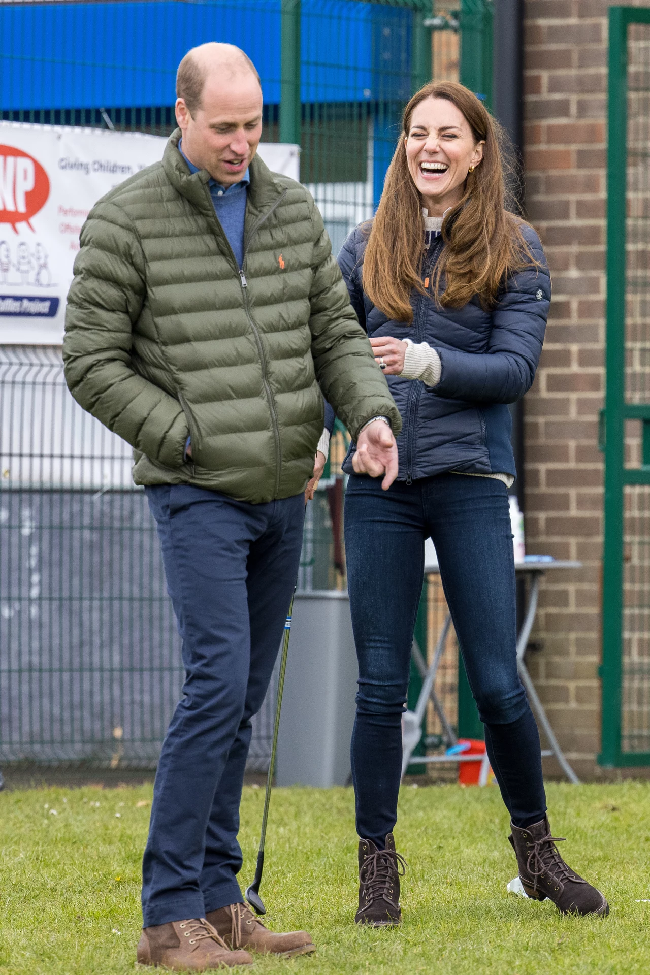 Para podczas pobytu w Durham wzięła udział w rozgrywce golfa i poszła odwiedzić tamtejsze zwierzęta. Podczas gry Kate i William pozwalali sobie na żarty, co rozbawiło wszystkich obecnych. Para podczas pobytu w Durham wzięła udział w rozgrywce golfa i poszła odwiedzić tamtejsze zwierzęta. Podczas gry Kate i William pozwalali sobie na żarty, co rozbawiło wszystkich obecnych.