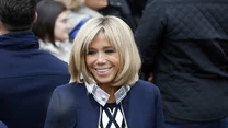 Brigitte Macron choć obecnie ma 68 lat, wciąż zachwyca niezwykle szczupłą sylwetką i wysublimowanym smakiem jeżeli chodzi o modę. Paryski styl i szyk nie są jej obce- wręcz przeciwnie. Brigitte kocha garsonki, ale także nie stroni od krótszych spodniczek, które eksponują jej zgrabne nogi. Pierwsza Dama Francji można powiedzieć, że stworzyła swój własny dress code. Jest wielką fanką francuskich domów mody, zwłaszcza Louis Vuitton i często można zobaczyć ją noszącą ubrania lub dodatki właśnie tej marki. Francuski określają jej styl jako "odświeżający" i mają w tym wiele racji! 