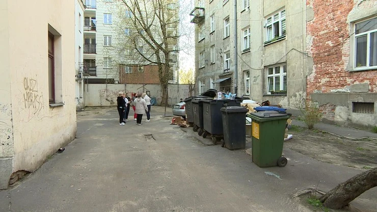 Niektórzy mieszkańcy zapłacą za śmieci wartość drugiego czynszu. Fot. Interwencja