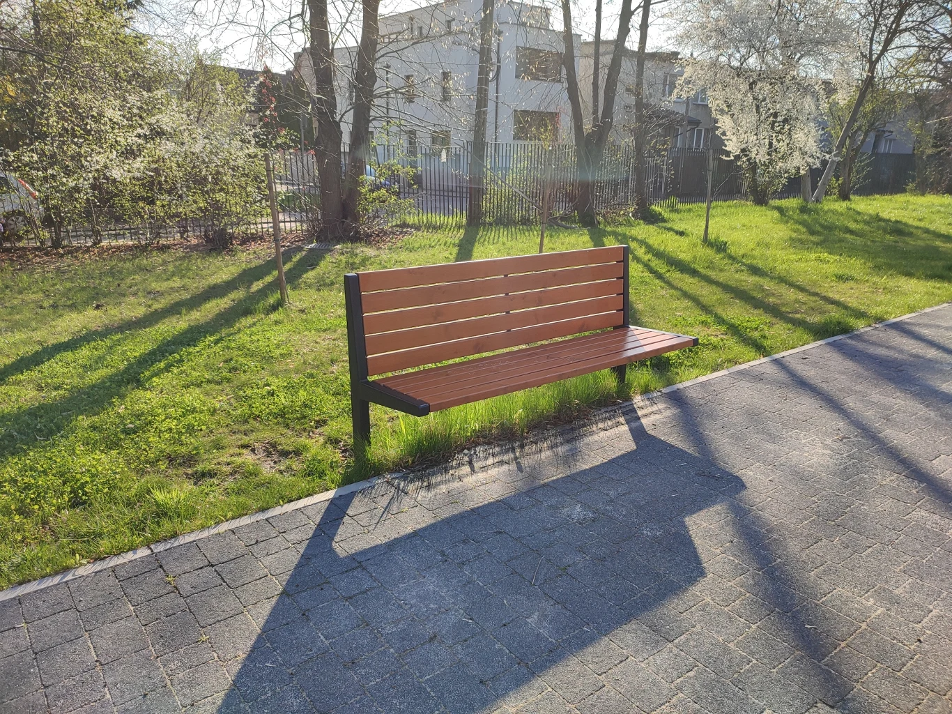 Zdjęcie wykonane obiektywem głównym Zdjęcie wykonane obiektywem głównym