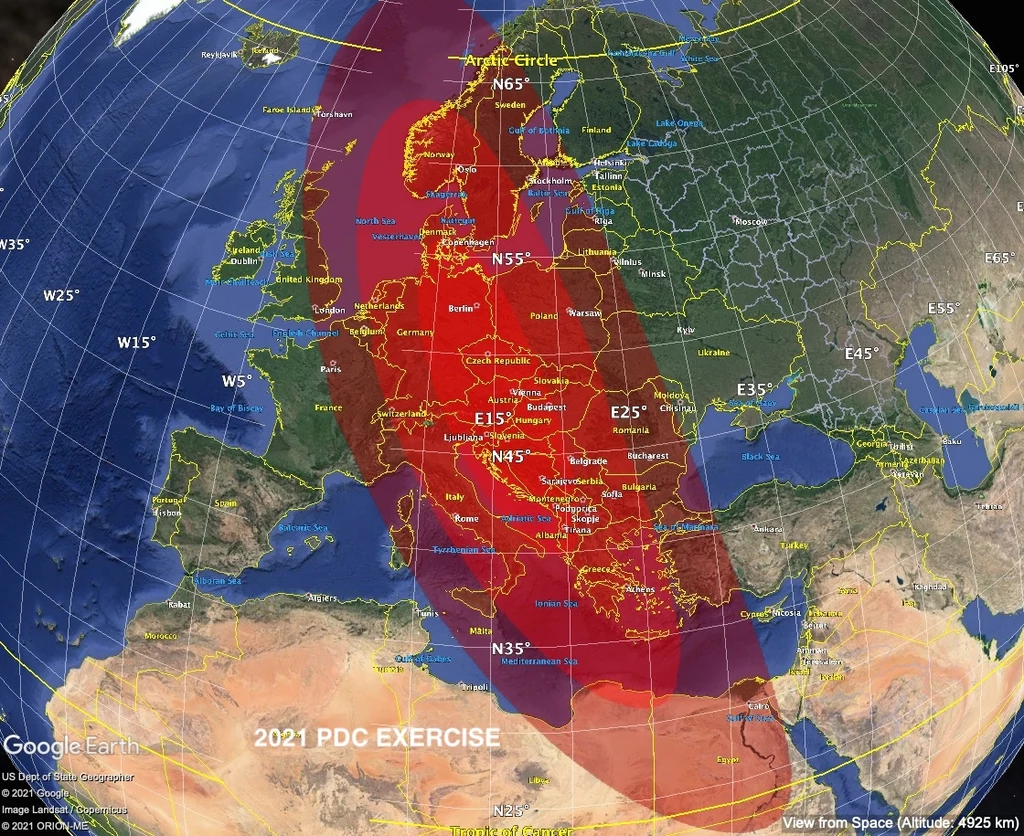 Planetoida 2021 PDC uderzy gdzieś w tym miejscu (zaznaczony na czerwono) - według symulacji NASA, Polska znajdzie się w polu rażenia 