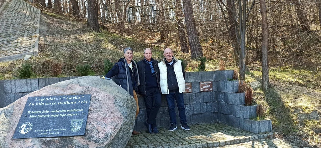 Zdobywcy Pucharu Polski w 1979 r. - od lewej Tomasz Korynt, Czesław Boguszewicz, Janusz Kupcewicz Zdobywcy Pucharu Polski w 1979 r. - od lewej Tomasz Korynt, Czesław Boguszewicz, Janusz Kupcewicz