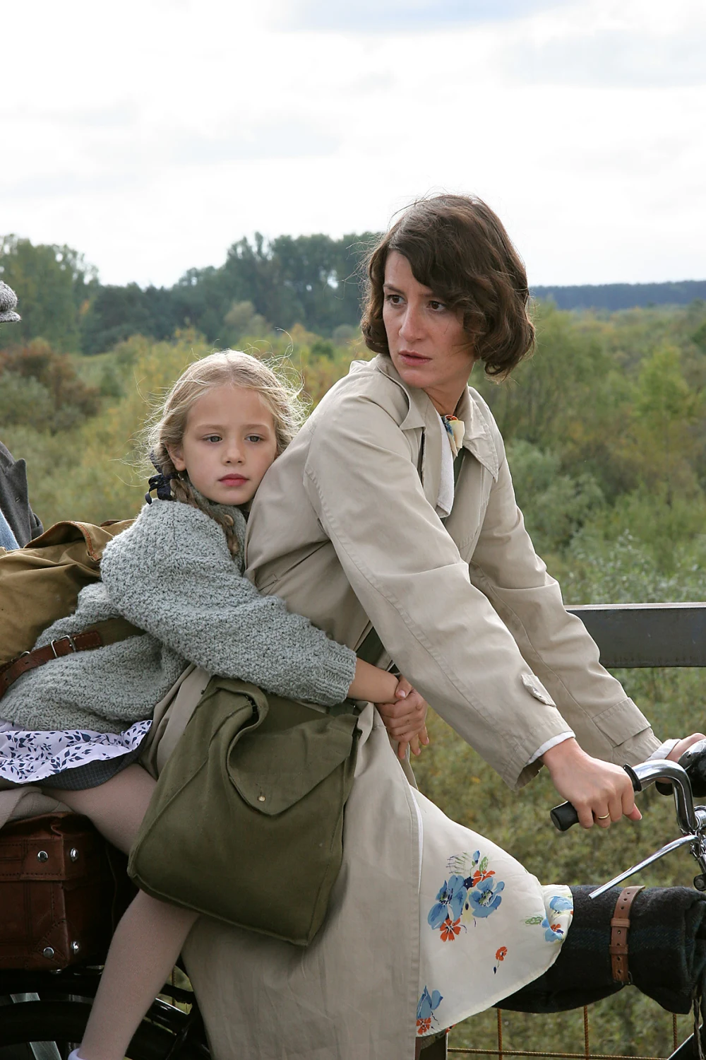 Kolejną kinową rolą Wiktorii Gąsiewskiej była kreacja w filmie Andrzeja Wajdy "Katyń". Dziewczynka zagrała Weronikę, córkę rotmistrza Andrzeja (Artur Żmijewski) i Anny (Maja Ostaszewska).

Na zdjęciu: Wiktoria Gąsiewska i Maja Ostaszewska w filmie "Katyń" (2006)