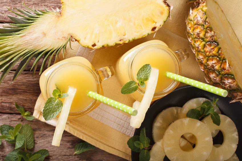 Sok z ananasa poprawia trawienie i likwiduje wzdęcia