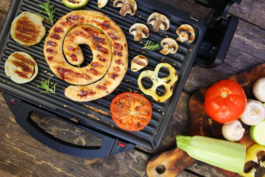 Grill elektryczny także potrafi wyczarować pyszne potrawy, jednak trzeba zadbać o bezpieczeństwo. Grill elektryczny także potrafi wyczarować pyszne potrawy, jednak trzeba zadbać o bezpieczeństwo.