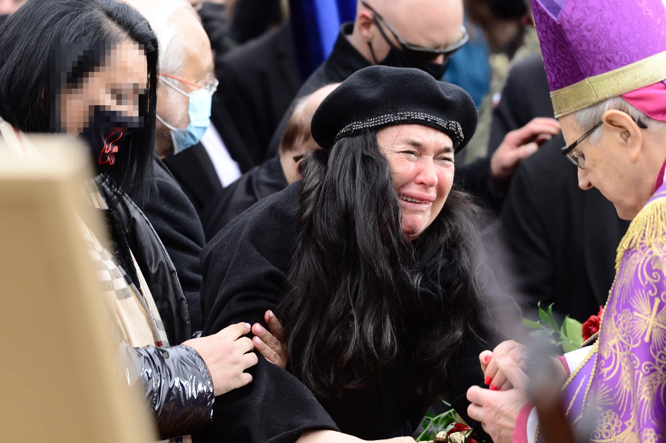 Ewa Krawczyk na pogrzebie męża Ewa Krawczyk na pogrzebie męża