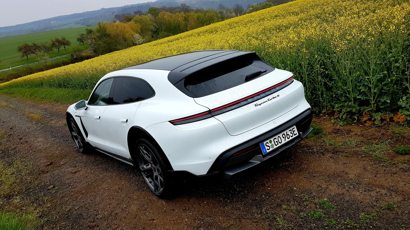 Porsche Taycan Cross Turismo
