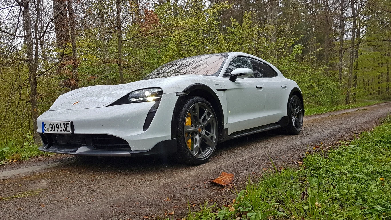 Porsche Taycan Cross Turismo