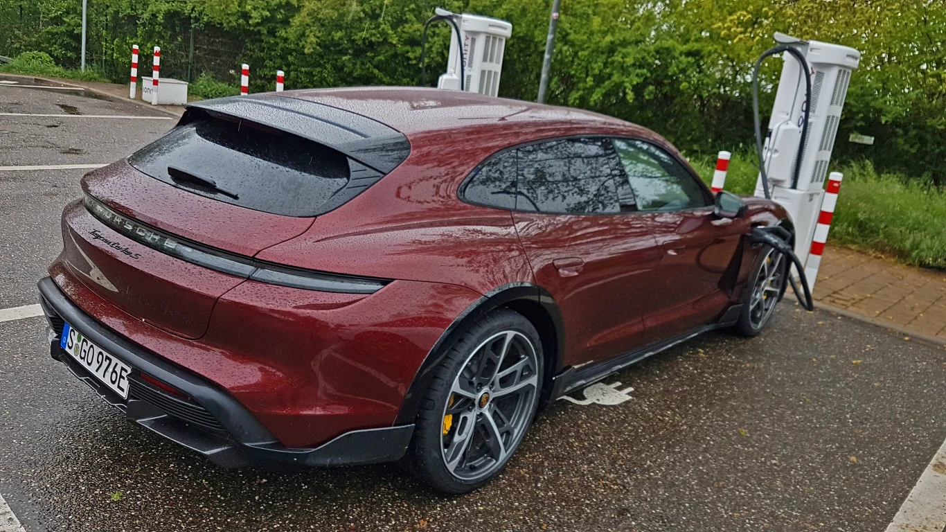 Porsche Taycan Cross Turismo