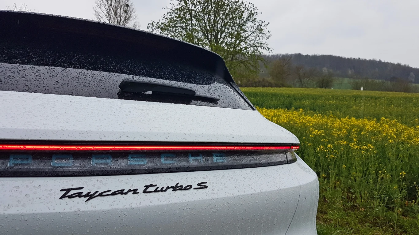 Porsche Taycan Cross Turismo