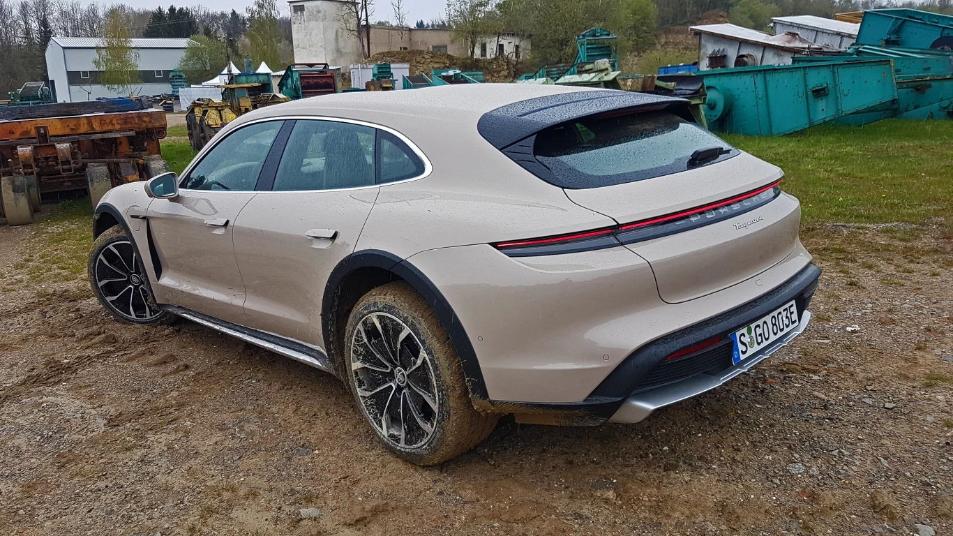 Porsche Taycan Cross Turismo