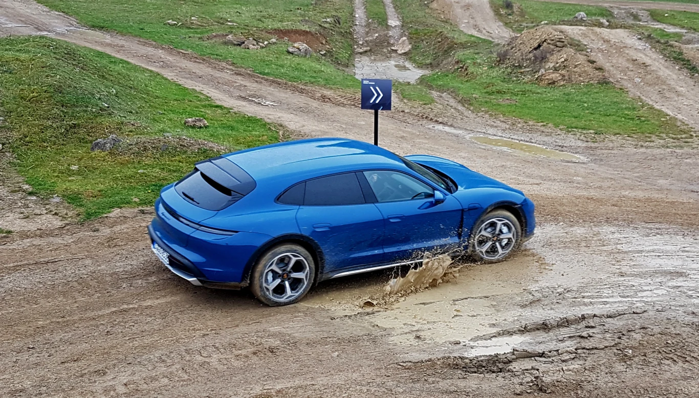 Porsche Taycan Cross Turismo