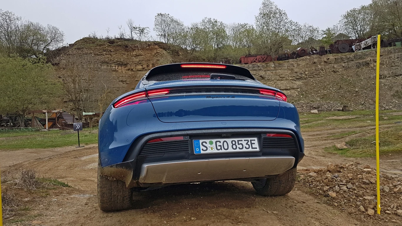 Porsche Taycan Cross Turismo