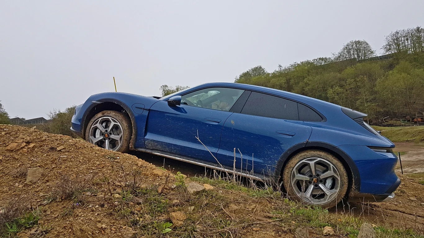 Porsche Taycan Cross Turismo