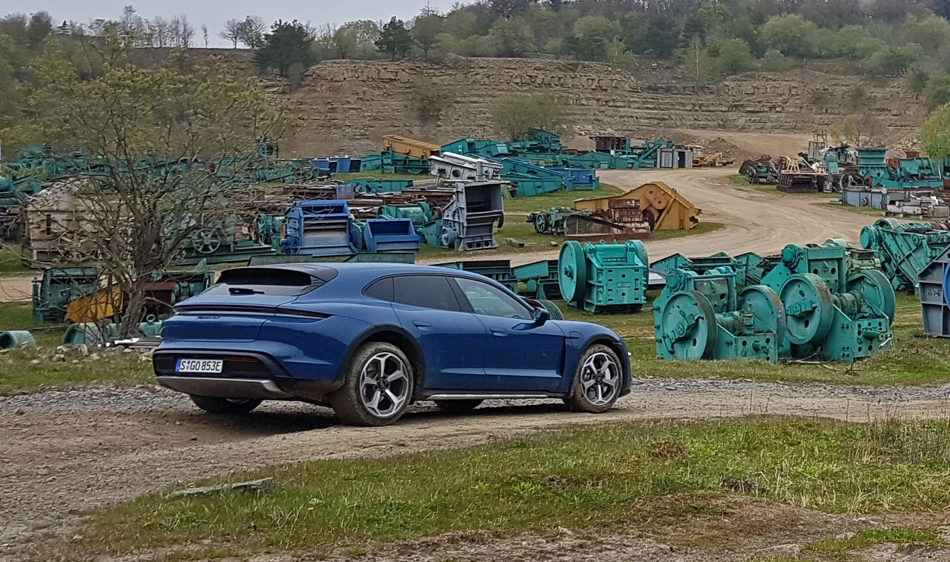 Porsche Taycan Cross Turismo