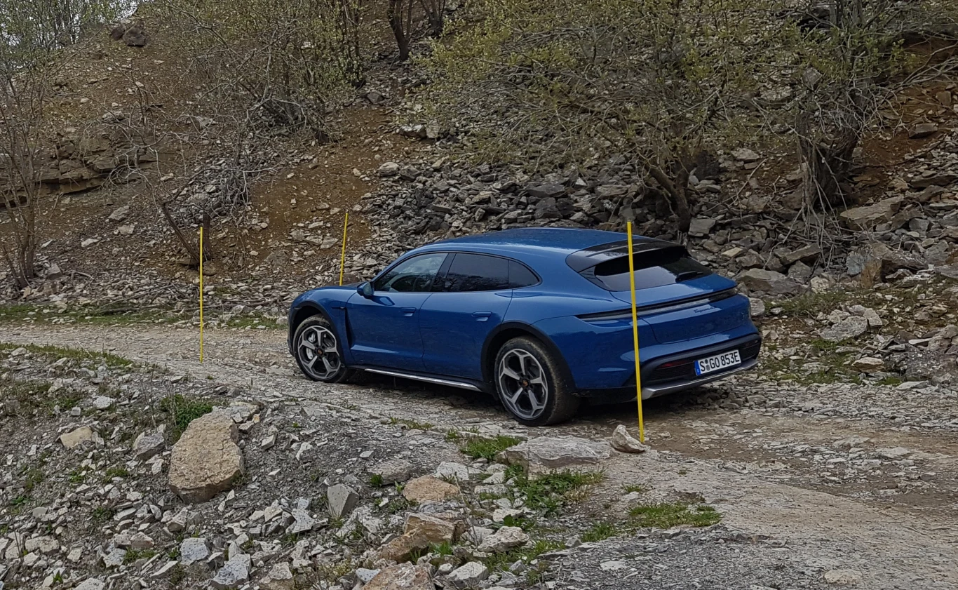 Porsche Taycan Cross Turismo