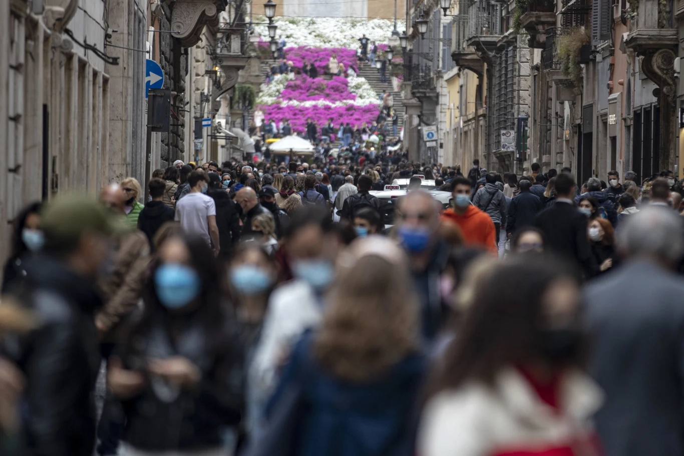Rzym, pierwszy dzień złagodzonych restrykcji. Rzym, pierwszy dzień złagodzonych restrykcji.